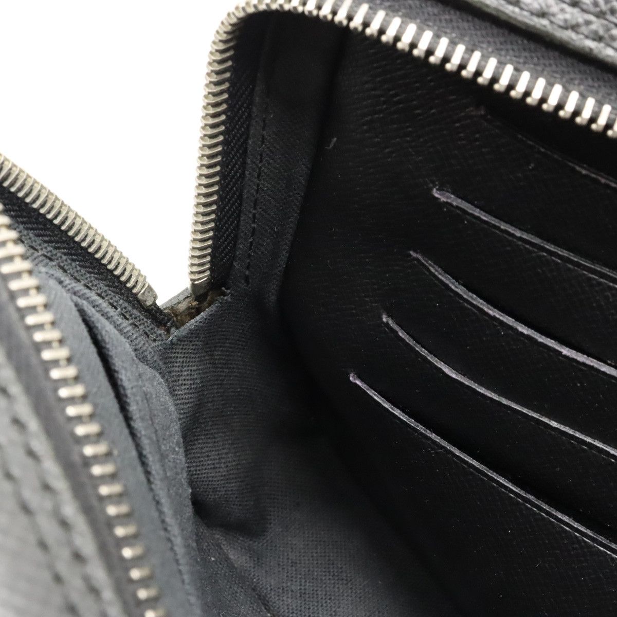 Louis Vuitton Louis Vuitton Louis Vuitton Taiga Pavel Leather Clutch Bag M31142 Leather Clutch Bag M31142 in Very Good Condition Size ONE SIZE - 5 Thumbnail