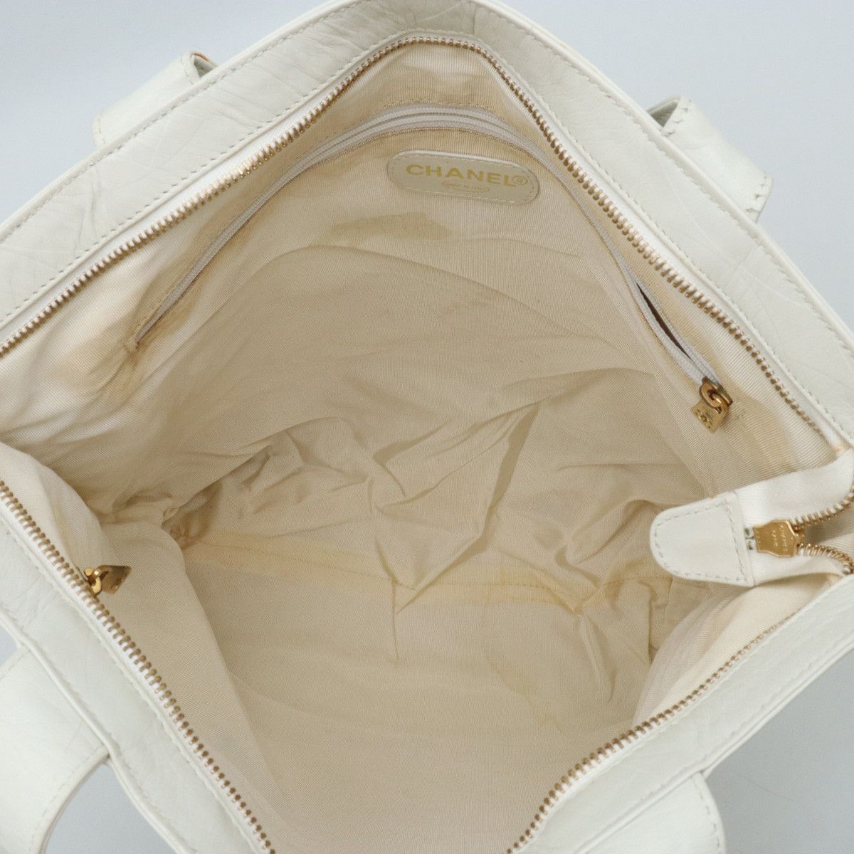 Chanel Chanel Chanel Leather Coco Mark Embossed Tote Bag Leather Tote Bag in Very Good Condition Size ONE SIZE - 5 Thumbnail
