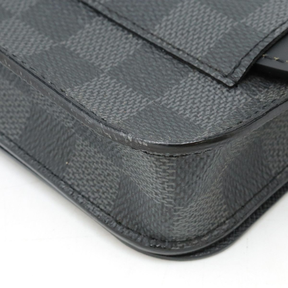 Louis Vuitton Louis Vuitton Louis Vuitton Damier Graphite Belt Bag M6837T Canvas Belt Bag M6837T in Very Good Condition Size ONE SIZE - 3 Thumbnail