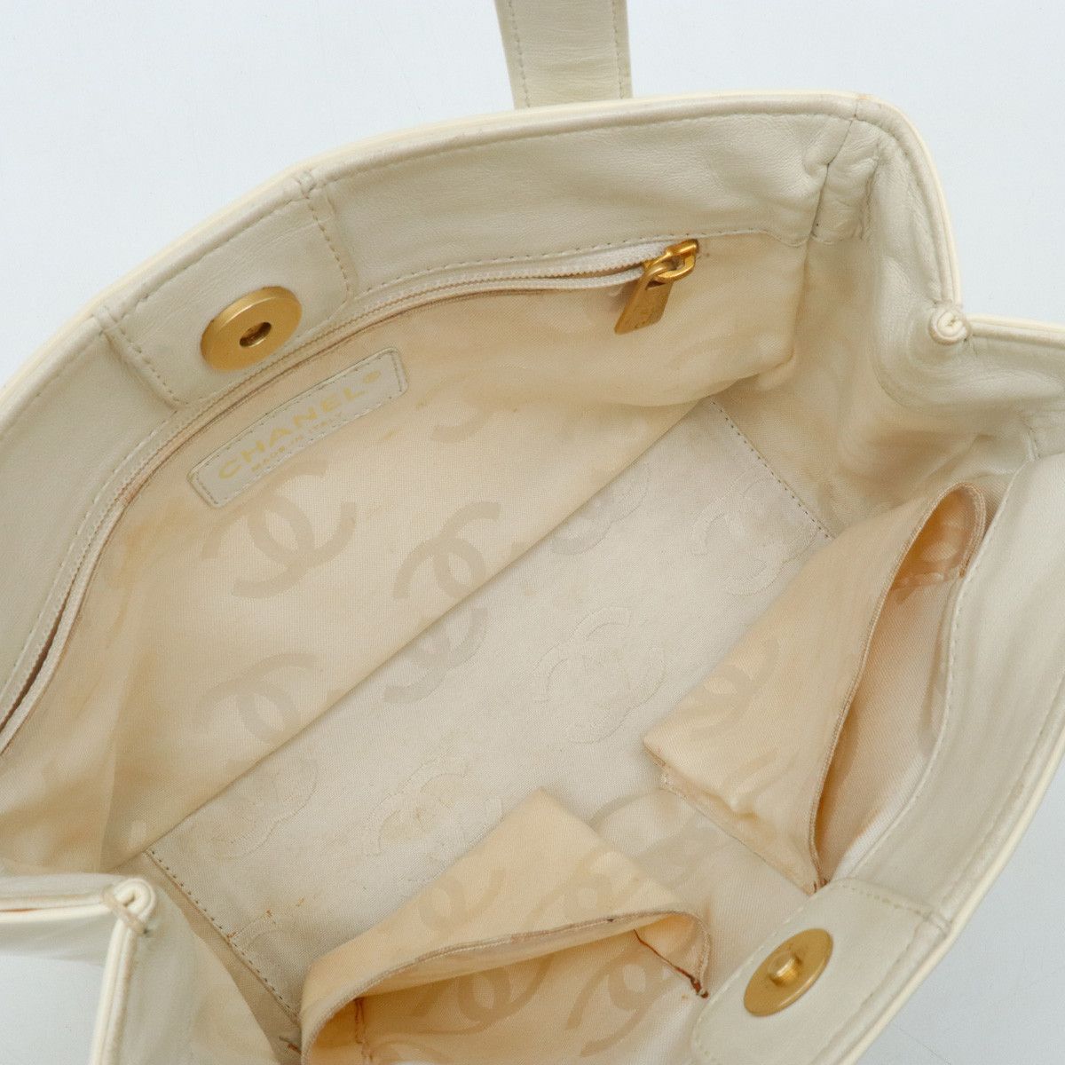 Chanel Chanel Chanel Triple Coco Mark Handbag Ivory Leather Handbag DUTY FREE for USA Size ONE SIZE - 5 Thumbnail