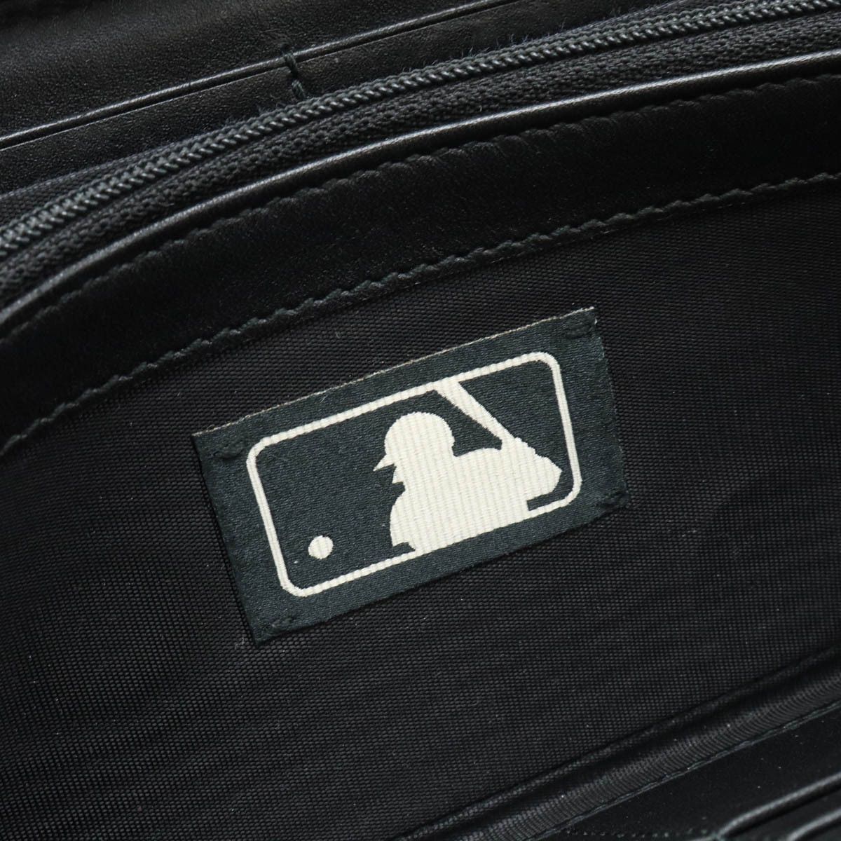 Gucci Gucci Gucci Shima Leather LA Angels MLB Collaboration Zip-Around Wallet 547791 Leather Long Wallet 547791 in Very Good Condition Size ONE SIZE - 6 Thumbnail
