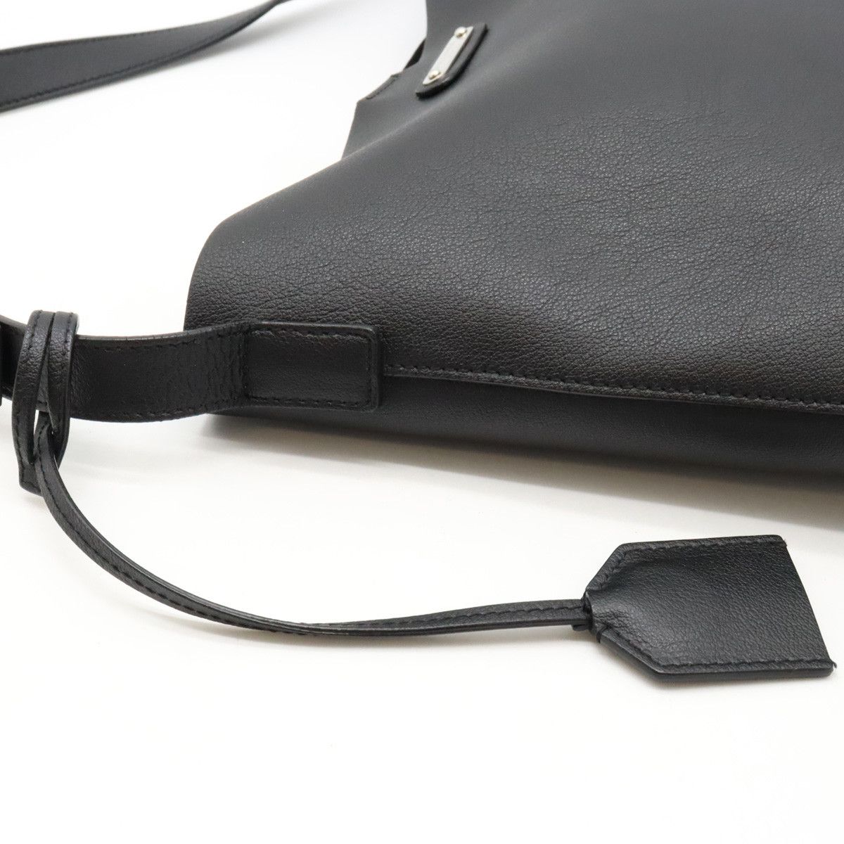 Yves Saint Laurent Yves Saint Laurent Yves Saint Laurent YSL Bold Leather Crossbody Messenger Bag 503988 Leather Crossbody Bag 503988 in Very Good Condition Size ONE SIZE - 5 Thumbnail