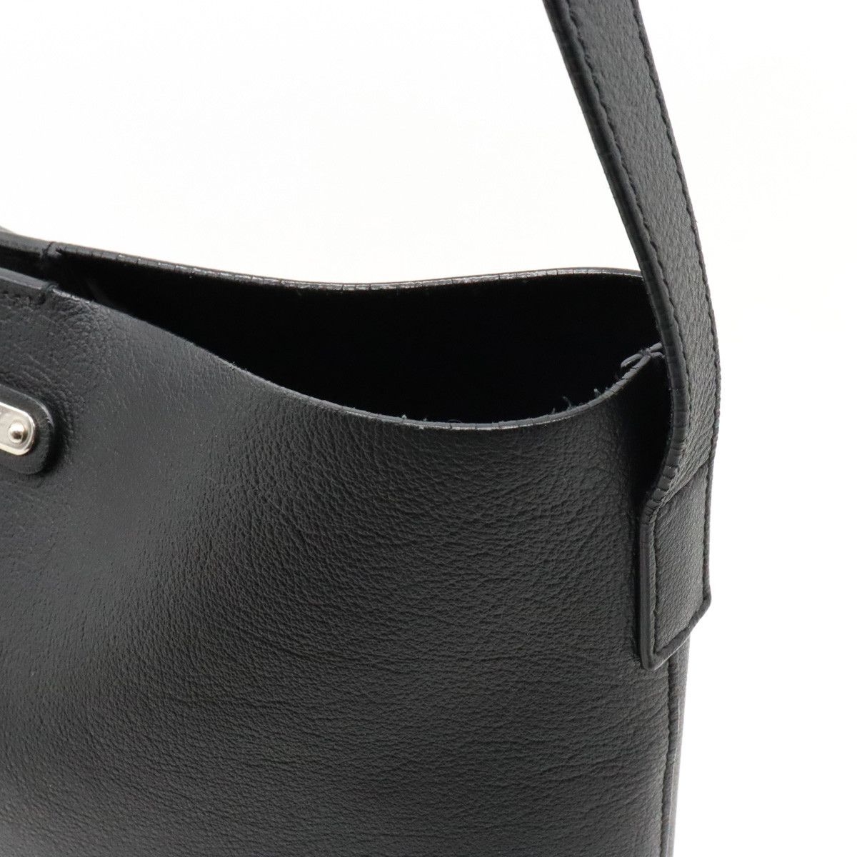 Yves Saint Laurent Yves Saint Laurent Yves Saint Laurent YSL Bold Leather Crossbody Messenger Bag 503988 Leather Crossbody Bag 503988 in Very Good Condition Size ONE SIZE - 7 Thumbnail