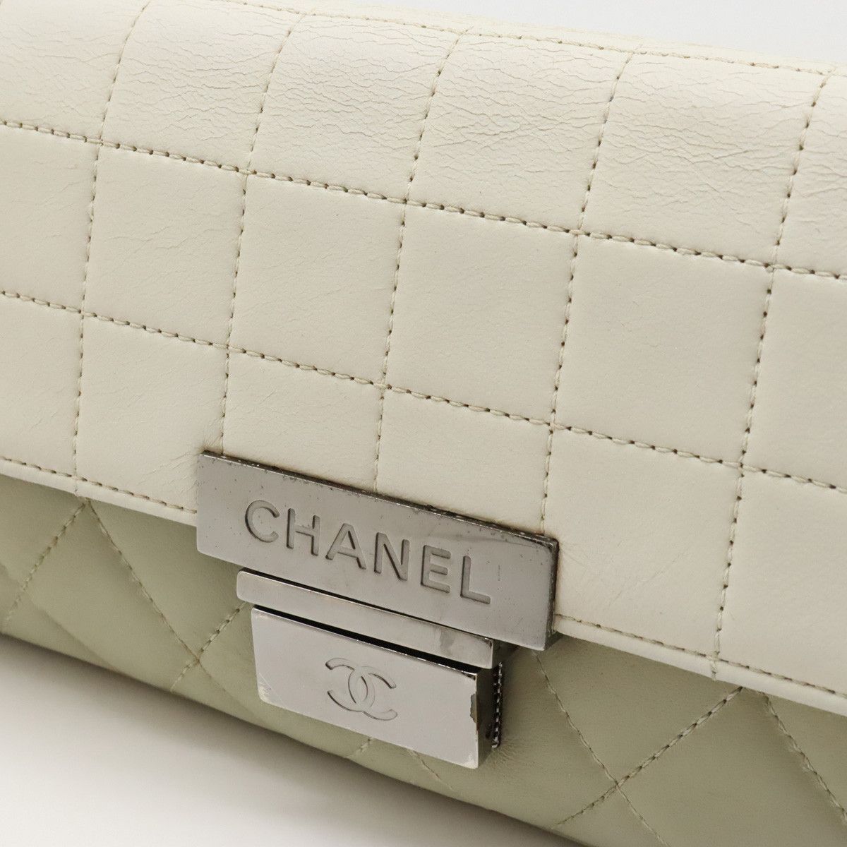 Chanel Chanel Chanel Leather Chocobar Matelasse Shoulder Bag Leather Shoulder Bag in Very Good Condition Size ONE SIZE - 8 Thumbnail