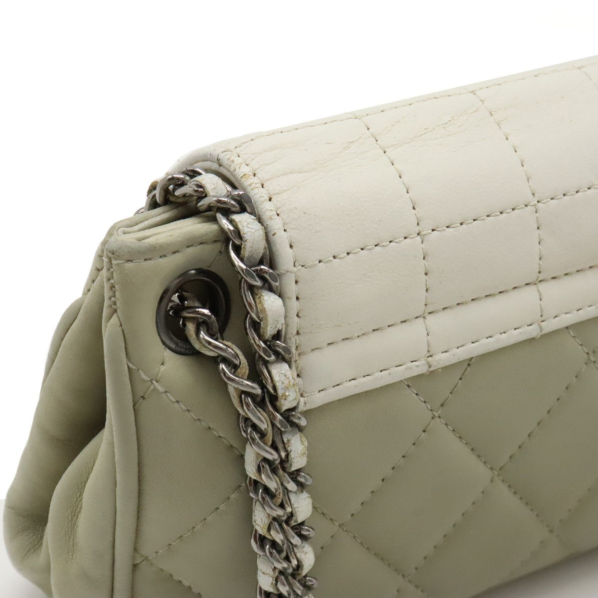 Chanel Chanel Chanel Leather Chocobar Matelasse Shoulder Bag Leather Shoulder Bag in Very Good Condition Size ONE SIZE - 6 Thumbnail