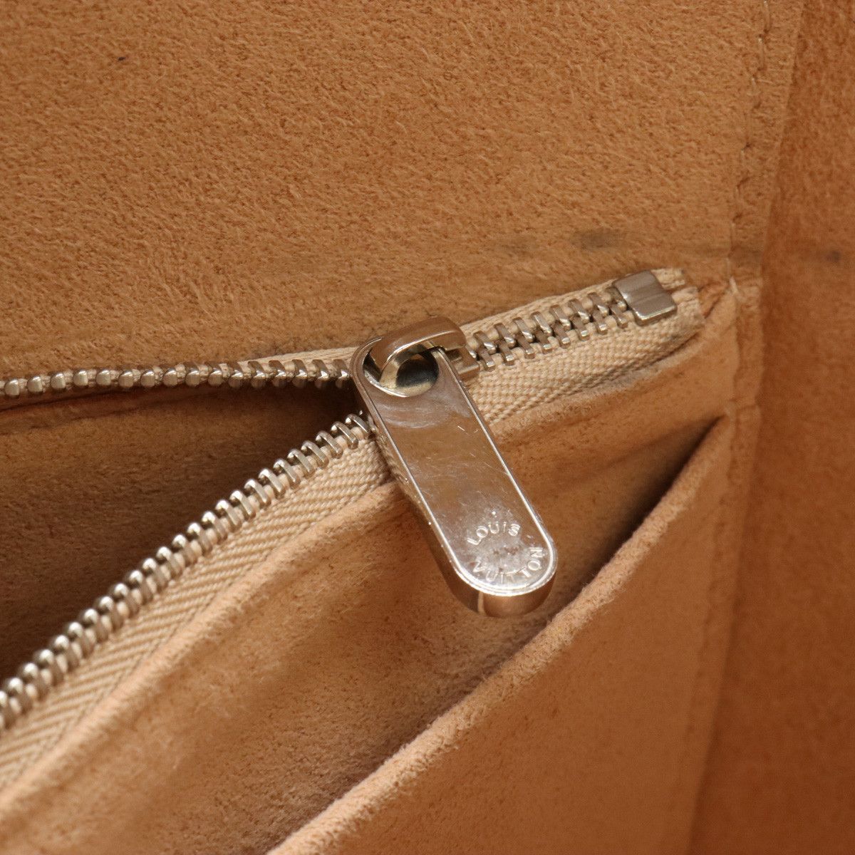 Louis Vuitton Louis Vuitton Louis Vuitton Lockme Cabas Leather Tote Bag M42289 Leather Tote Bag M42289 in Very Good Condition Size ONE SIZE - 8 Thumbnail