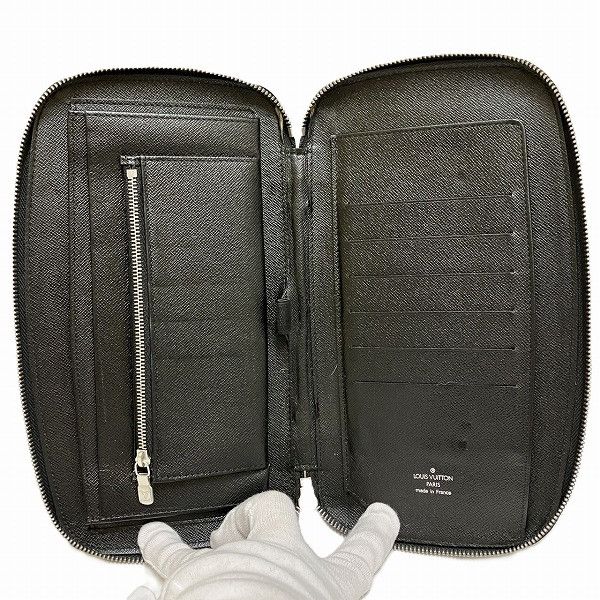 Louis Vuitton Louis Vuitton Louis Vuitton Taiga Organizer Atoll Clutch M30652 Leather Clutch Bag M30652 in Good Condition Size ONE SIZE - 2 Thumbnail