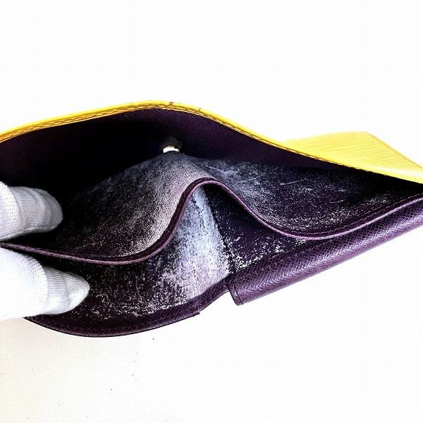 Louis Vuitton Louis Vuitton Louis Vuitton Epi Leather Bifold Wallet M63549 Leather Short Wallet M63549 in Fair Condition Size ONE SIZE - 6 Thumbnail