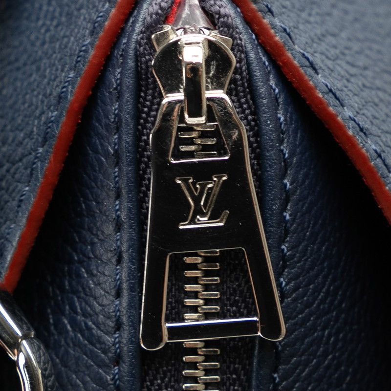 Louis Vuitton Louis Vuitton Louis Vuitton Lockme Handbag Calf Leather M54571 Leather Handbag M54571 in Great Condition Size ONE SIZE - 6 Thumbnail