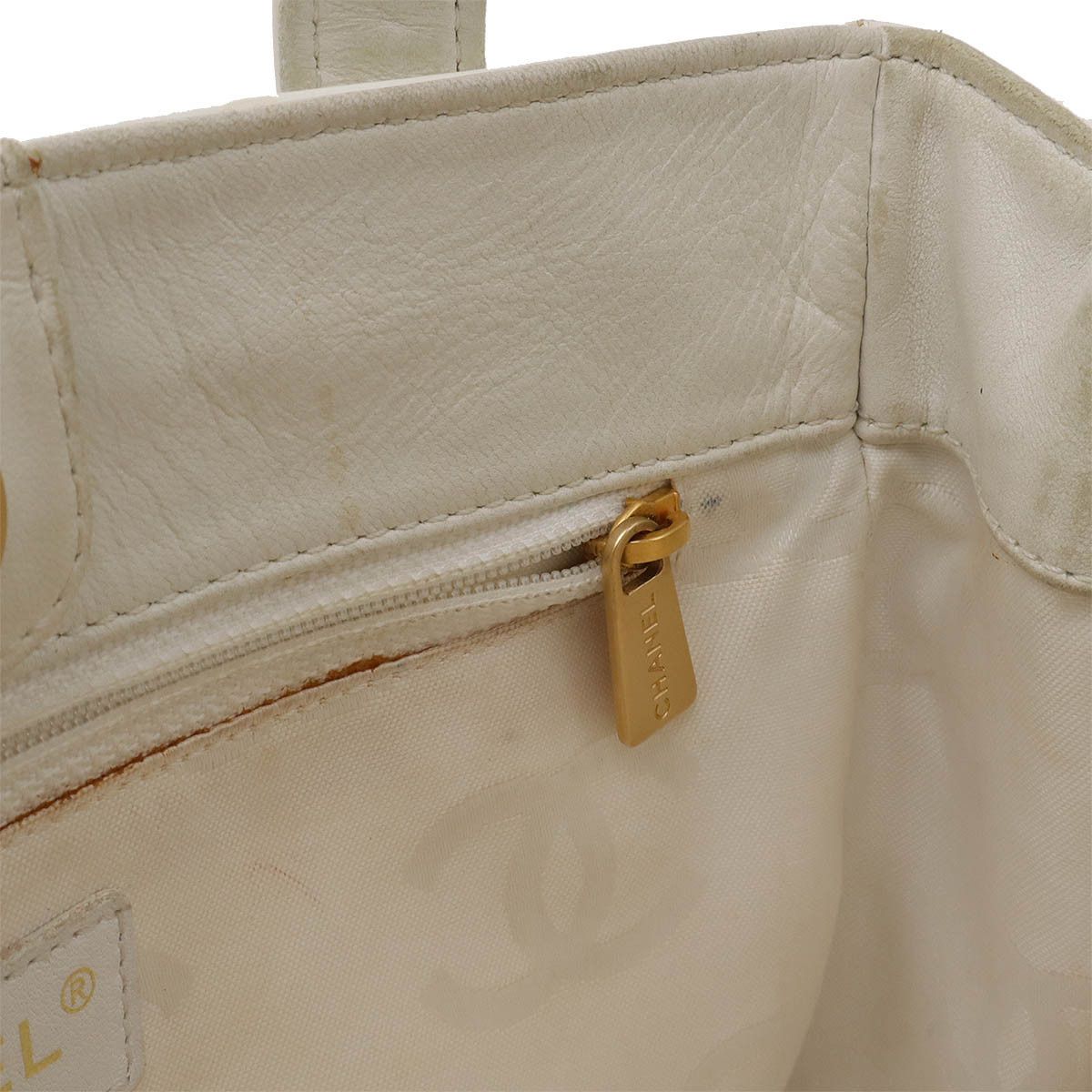 Chanel Chanel Chanel Triple Coco Mark Enamel Handbag Leather Handbag in Good Condition Size ONE SIZE - 6 Thumbnail