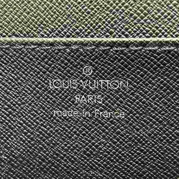 Louis Vuitton Louis Vuitton Louis Vuitton Taiga Leather Moscow Briefcase M30032 Leather Business Bag M30032 in Fair Condition Size ONE SIZE - 5 Thumbnail