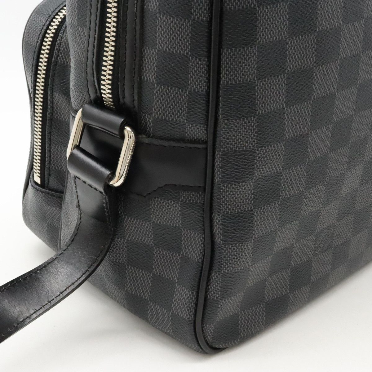 Louis Vuitton Louis Vuitton Louis Vuitton Damier Graphite Io Shoulder Messenger Bag N45252 Canvas Crossbody Bag N45252 in Very Good Condition Size ONE SIZE - 6 Thumbnail