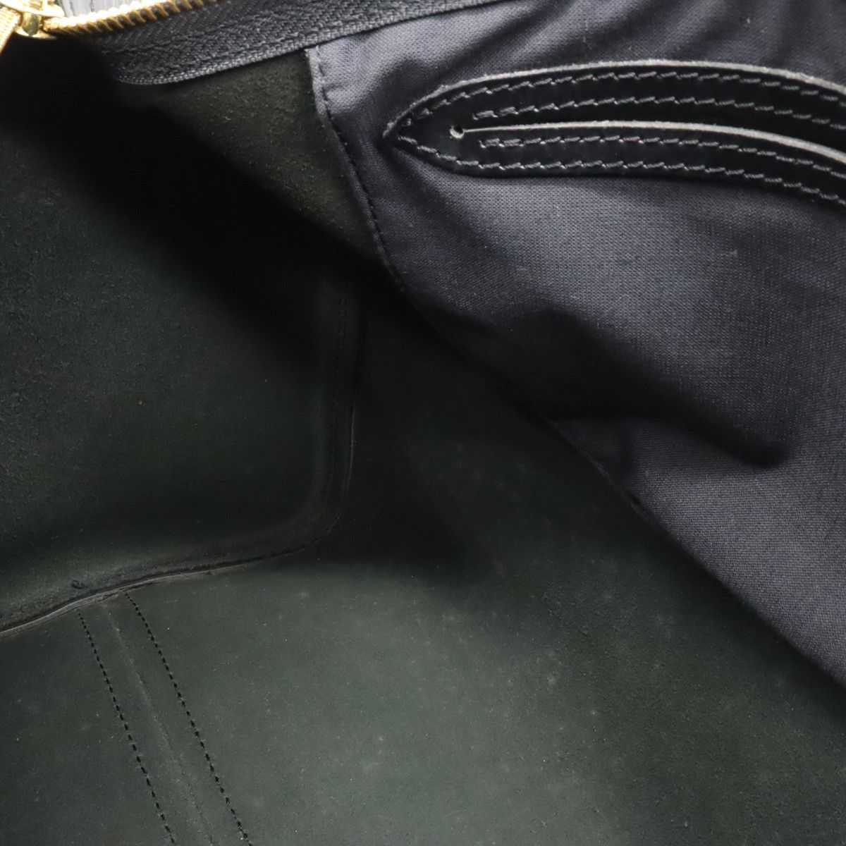 Louis Vuitton Louis Vuitton Louis Vuitton Epi Leather Speedy 30 Handbag M59022 Leather Handbag M59022 in Very Good Condition Size ONE SIZE - 7 Thumbnail