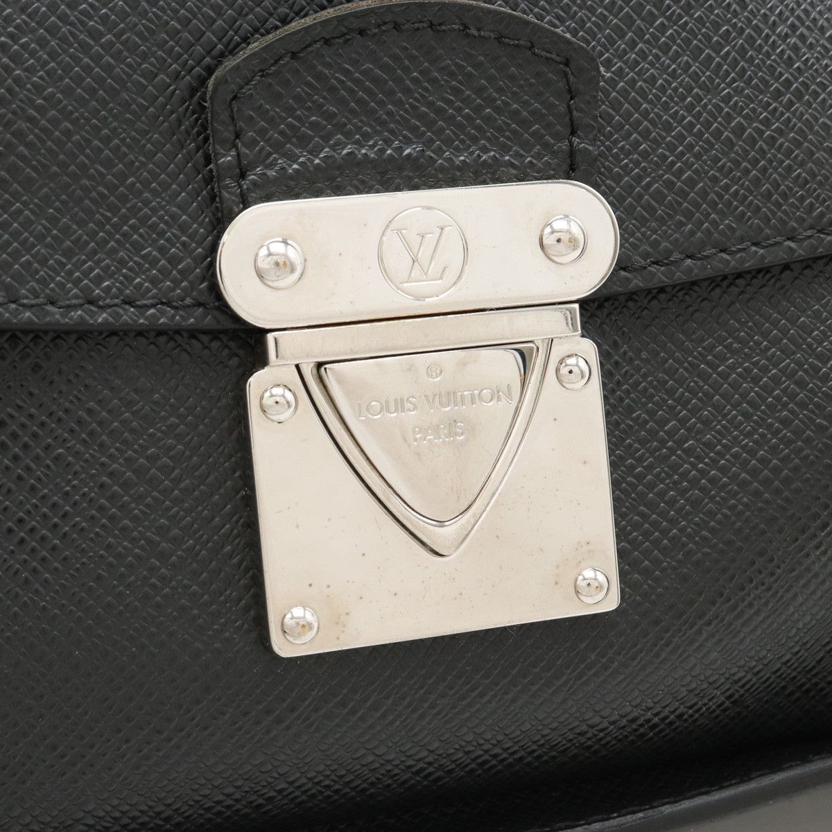 Louis Vuitton Louis Vuitton Louis Vuitton Taiga Leather Belair Clutch Bag M32592 Leather Clutch Bag M32592 in Very Good Condition Size ONE SIZE - 8 Thumbnail