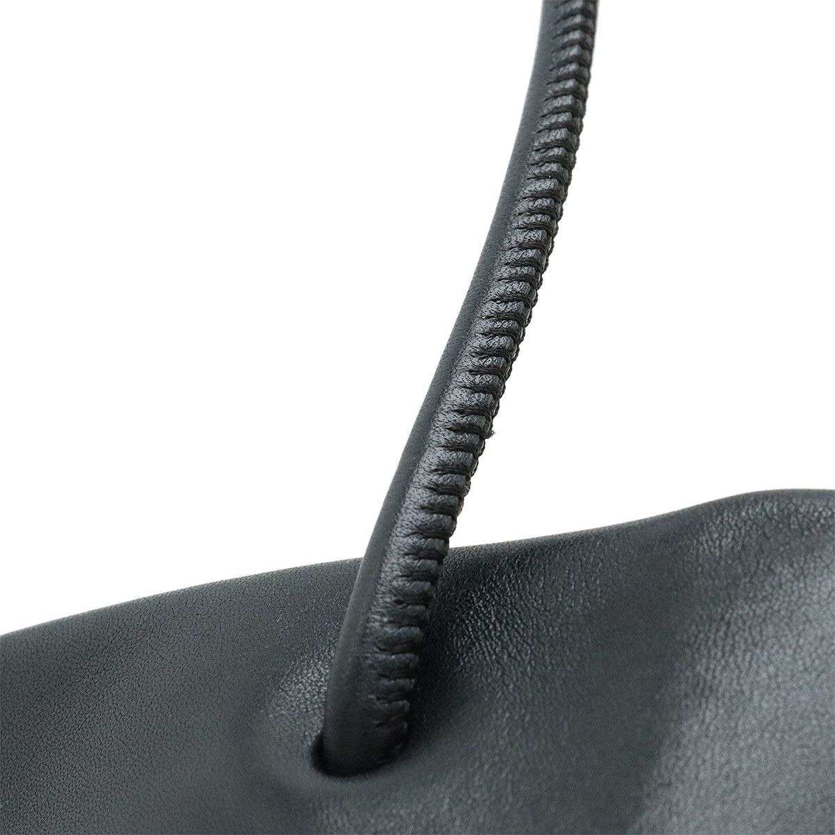 Chanel Chanel Chanel Leather Essential Tote PM A46880 Leather Tote Bag A46880 in Good Condition Size ONE SIZE - 4 Thumbnail