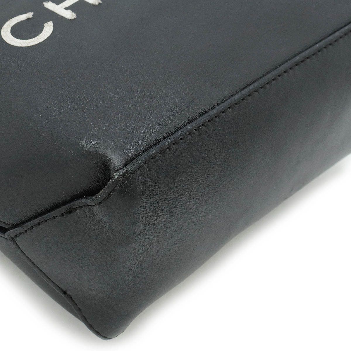Chanel Chanel Chanel Leather Essential Tote PM A46880 Leather Tote Bag A46880 in Good Condition Size ONE SIZE - 3 Thumbnail