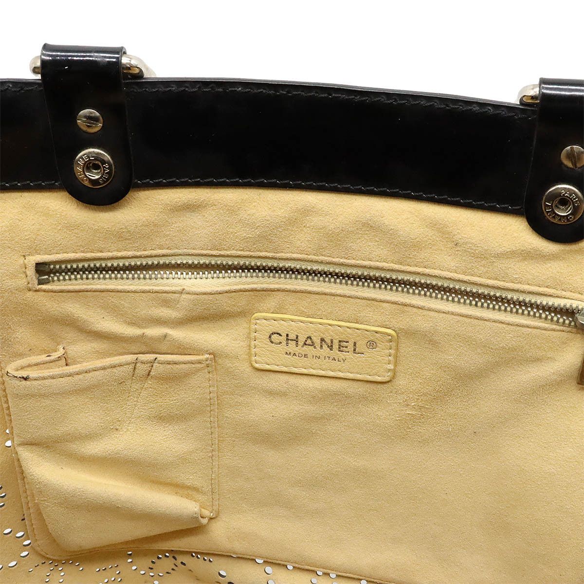 Chanel Chanel Chanel No.5 Coco Mark Punching Handbag Patent Leather Leather Handbag A31335 in Good Condition Size ONE SIZE - 6 Thumbnail
