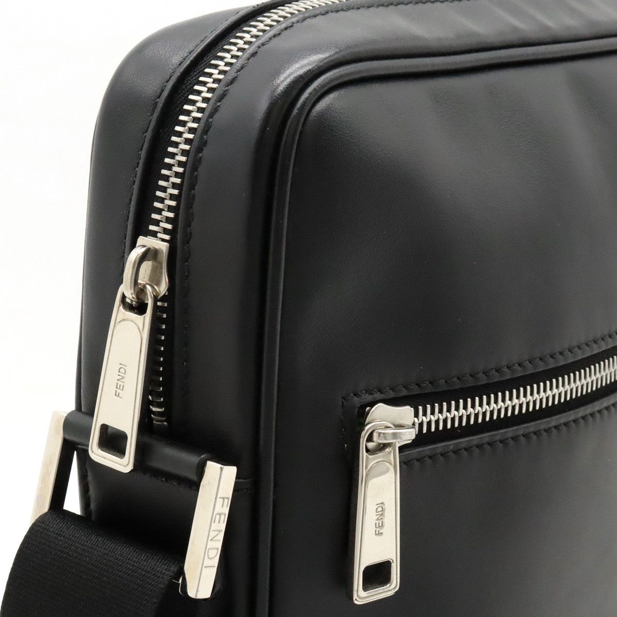 Fendi Fendi Fendi Leather Bugs Eye Monster Shoulder Bag 7VA461 Leather Crossbody Bag 7VA461 in Very Good Condition Size ONE SIZE - 6 Thumbnail