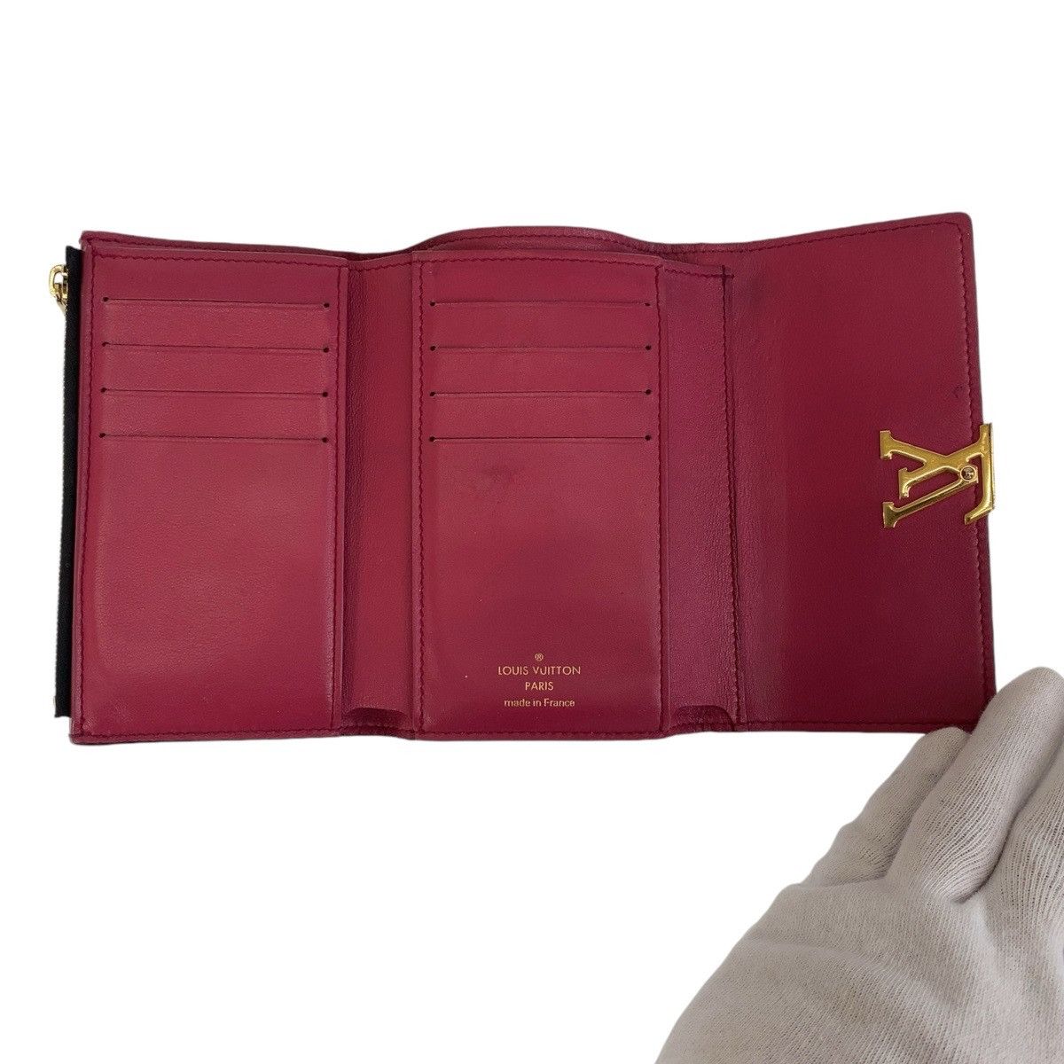 Louis Vuitton Louis Vuitton Louis Vuitton Capucines Leather Compact Wallet M61248 Leather Short Wallet M61248 in Very Good Condition Size ONE SIZE - 6 Thumbnail