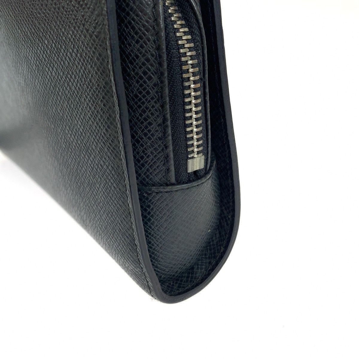Louis Vuitton Louis Vuitton Louis Vuitton Taiga Baikal Leather Clutch M30184 Leather Clutch Bag M30184 in Very Good Condition Size ONE SIZE - 7 Thumbnail