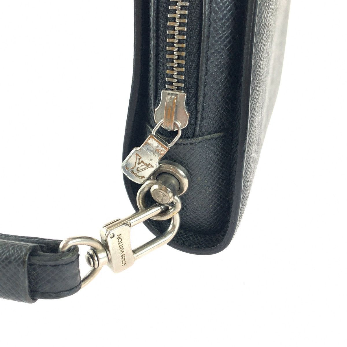 Louis Vuitton Louis Vuitton Louis Vuitton Taiga Baikal Leather Clutch M30184 Leather Clutch Bag M30184 in Very Good Condition Size ONE SIZE - 5 Thumbnail