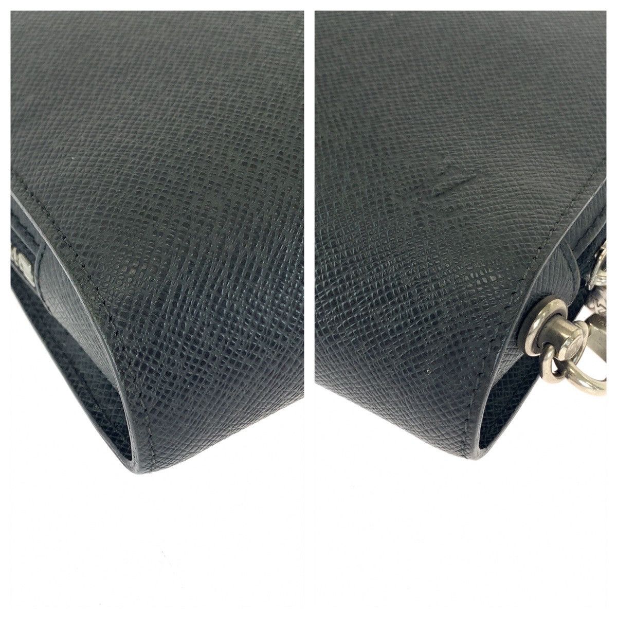 Louis Vuitton Louis Vuitton Louis Vuitton Taiga Baikal Leather Clutch M30184 Leather Clutch Bag M30184 in Very Good Condition Size ONE SIZE - 3 Thumbnail