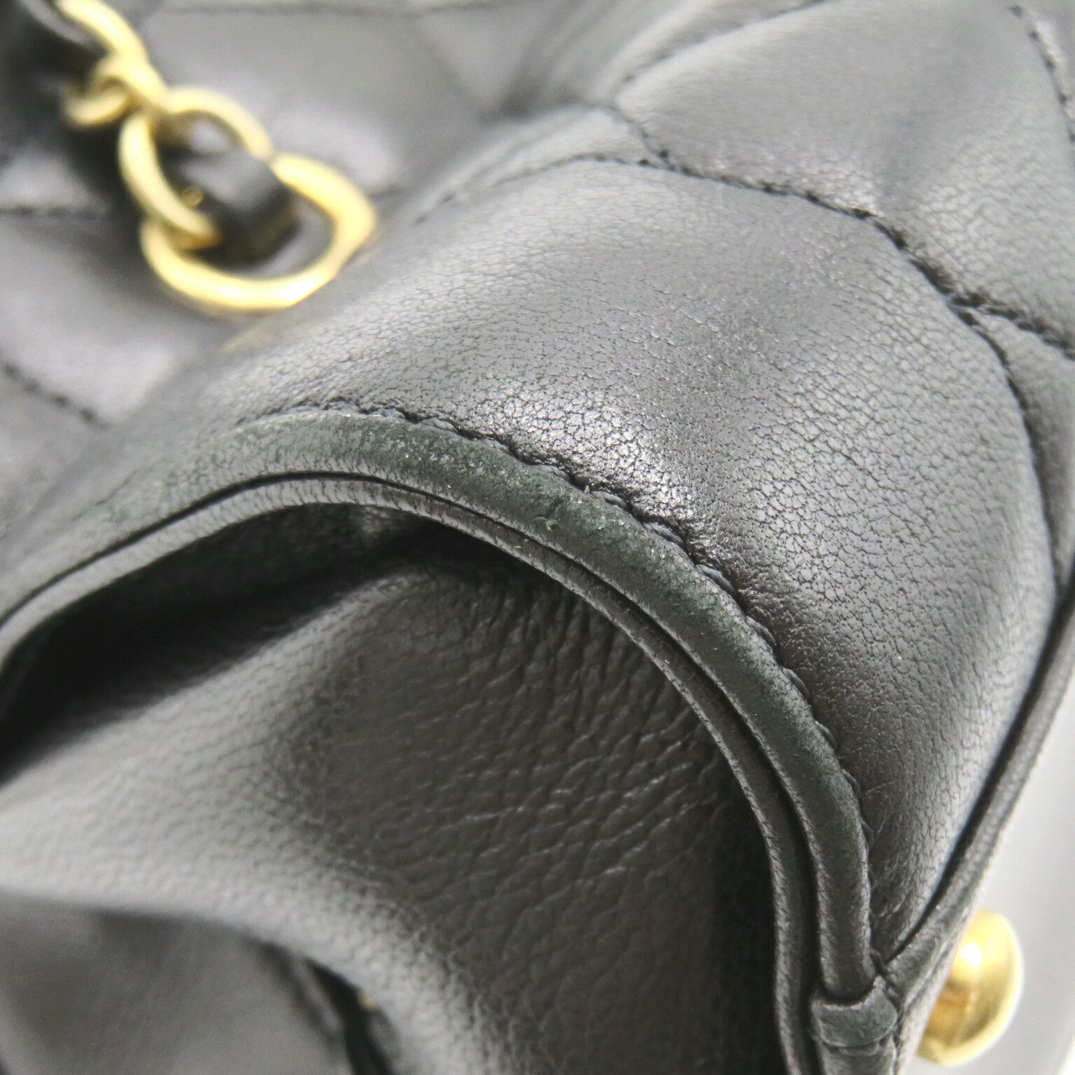 Chanel Chanel Qulted Leather Chain Shoulder Bag Leather Shoulder Bag in Very Good Condition Size ONE SIZE - 12 Thumbnail