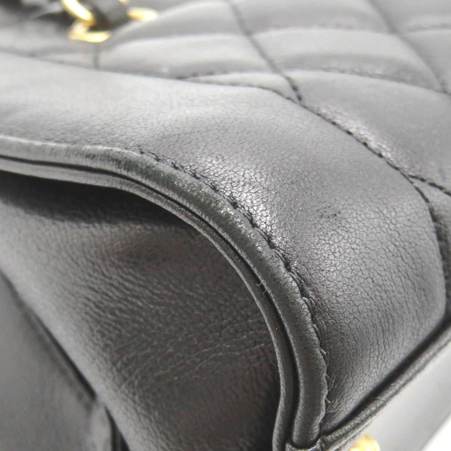 Chanel Chanel Qulted Leather Chain Shoulder Bag Leather Shoulder Bag in Very Good Condition Size ONE SIZE - 10 Thumbnail