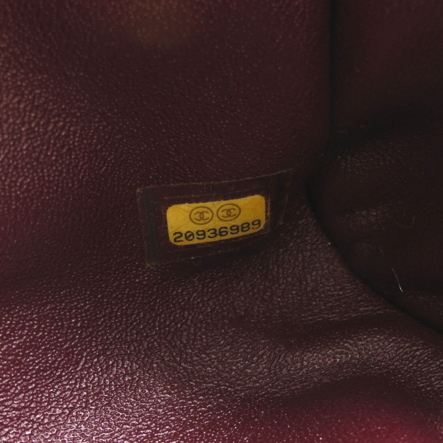 Chanel Chanel Qulted Leather Chain Shoulder Bag Leather Shoulder Bag in Very Good Condition Size ONE SIZE - 8 Thumbnail