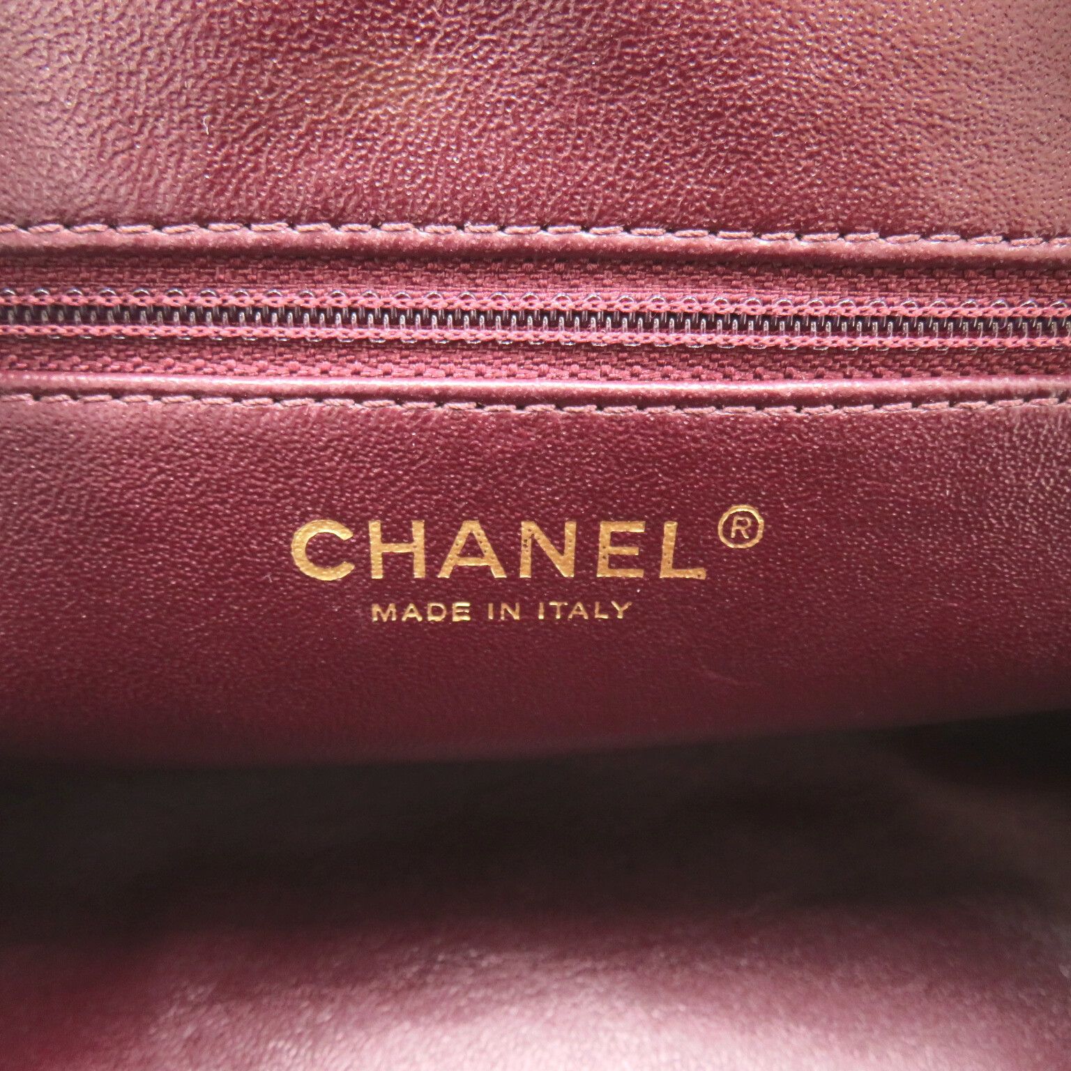 Chanel Chanel Qulted Leather Chain Shoulder Bag Leather Shoulder Bag in Very Good Condition Size ONE SIZE - 7 Thumbnail