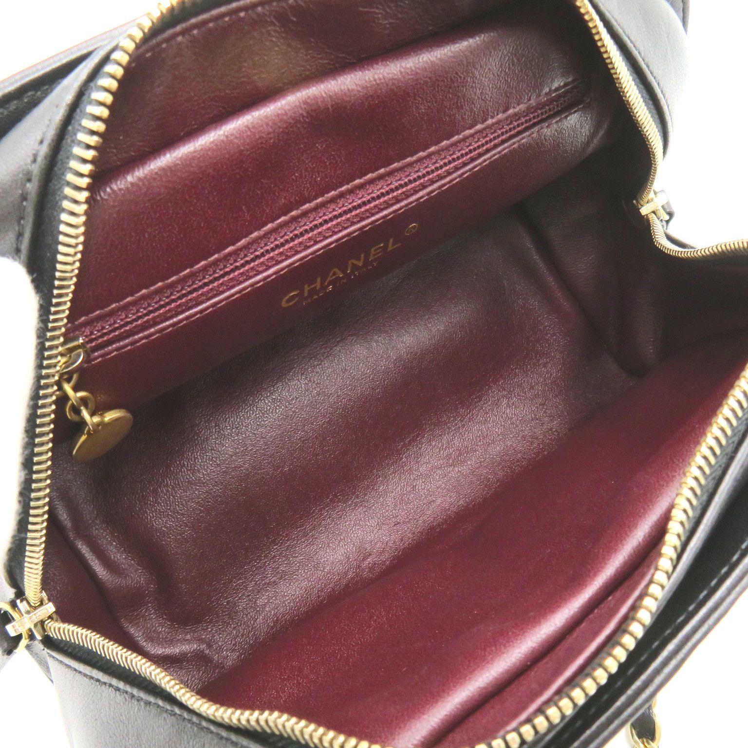 Chanel Chanel Qulted Leather Chain Shoulder Bag Leather Shoulder Bag in Very Good Condition Size ONE SIZE - 6 Thumbnail