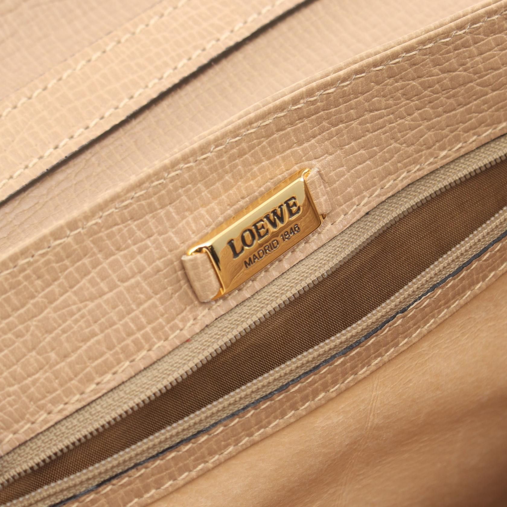 Loewe Loewe Leather Handbag Leather Handbag in Great Condition Size ONE SIZE - 4 Thumbnail