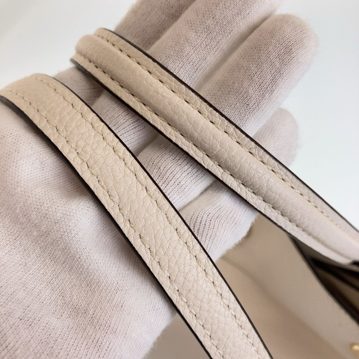 Coach Coach Coach White Leather Tote Bag with Gold Hardware Leather Tote Bag in Great Condition Size ONE SIZE - 9 Thumbnail