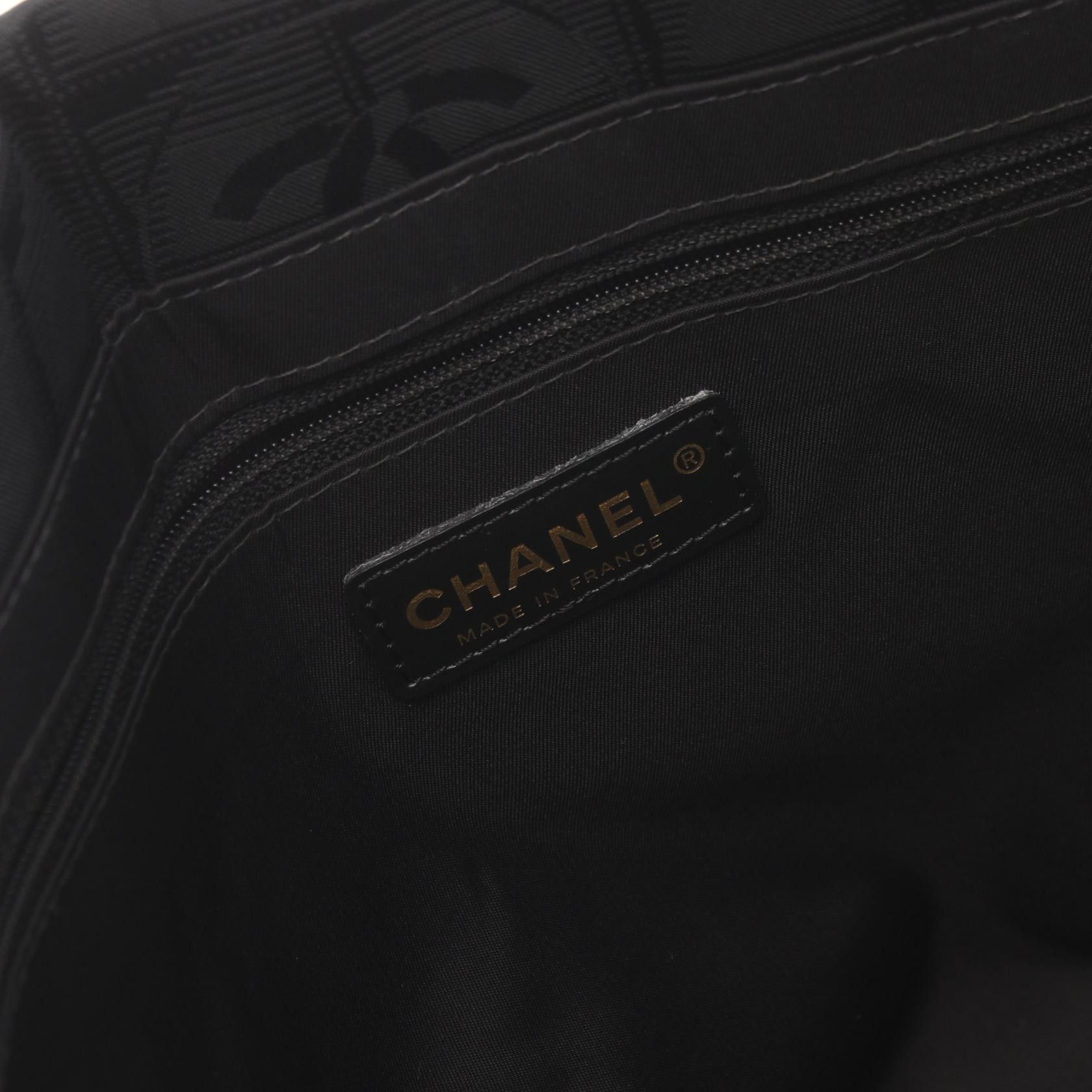 Chanel Chanel New Travel Line Tote Bag Canvas Tote Bag A15991 in Great Condition Size ONE SIZE - 4 Thumbnail