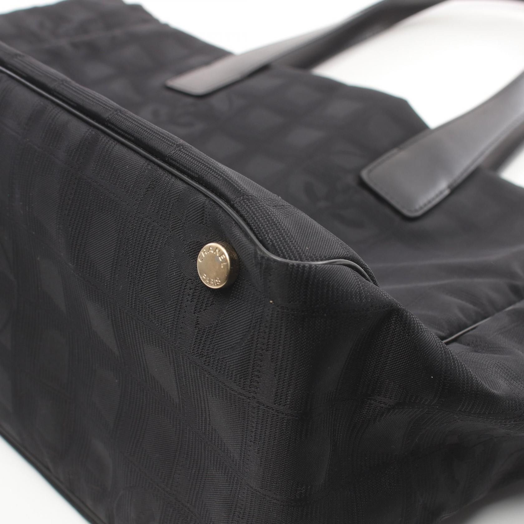 Chanel Chanel New Travel Line Tote Bag Canvas Tote Bag A15991 in Great Condition Size ONE SIZE - 8 Thumbnail