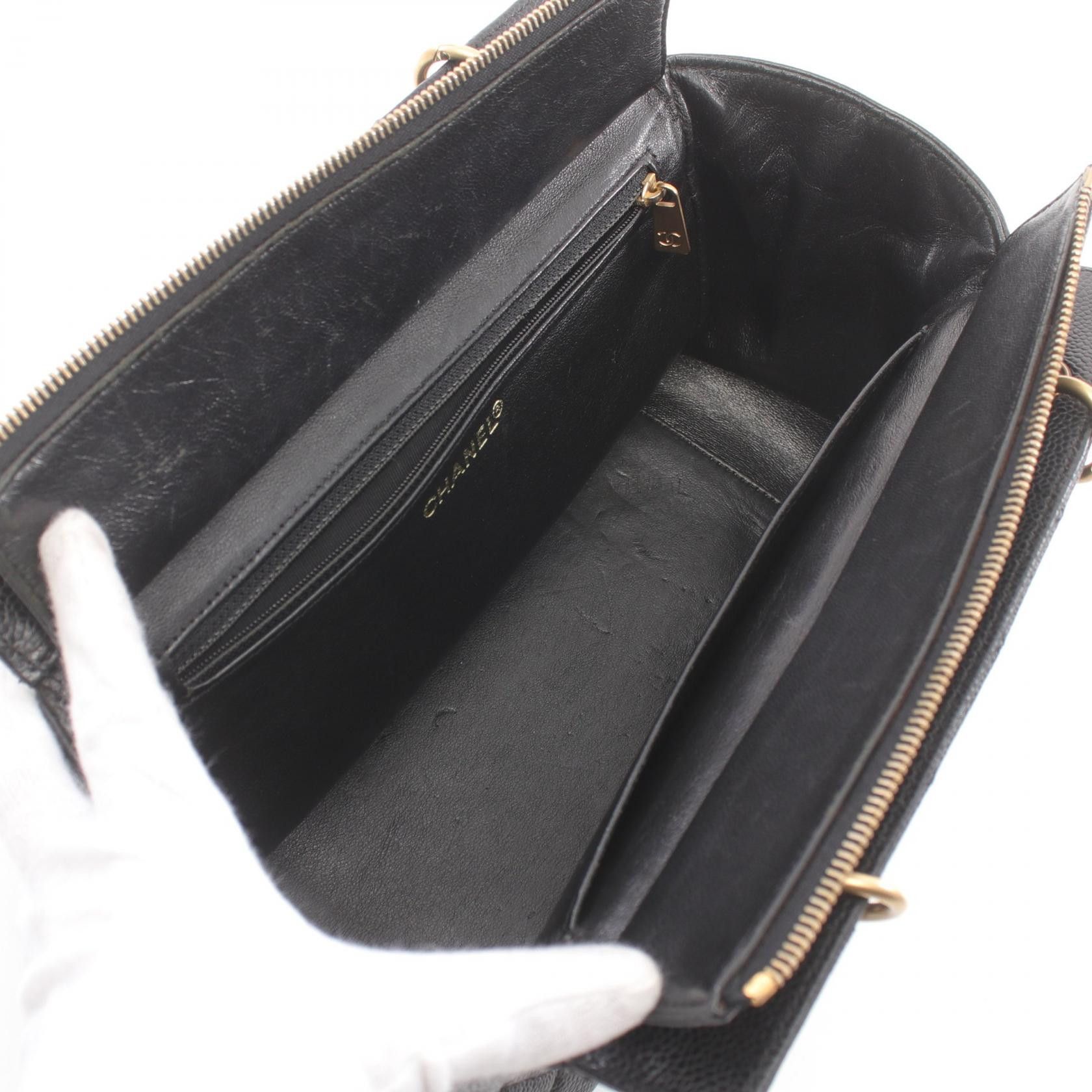 Chanel Chanel Matelasse Chain Shoulder Bag Leather Shoulder Bag A18004 in Very Good Condition Size ONE SIZE - 3 Thumbnail
