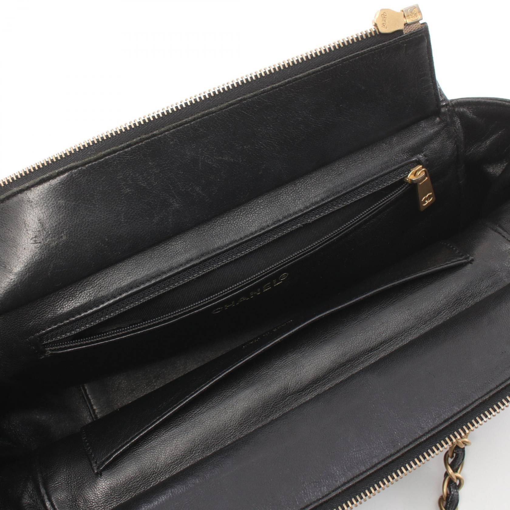Chanel Chanel Matelasse Chain Shoulder Bag Leather Shoulder Bag A18004 in Very Good Condition Size ONE SIZE - 6 Thumbnail