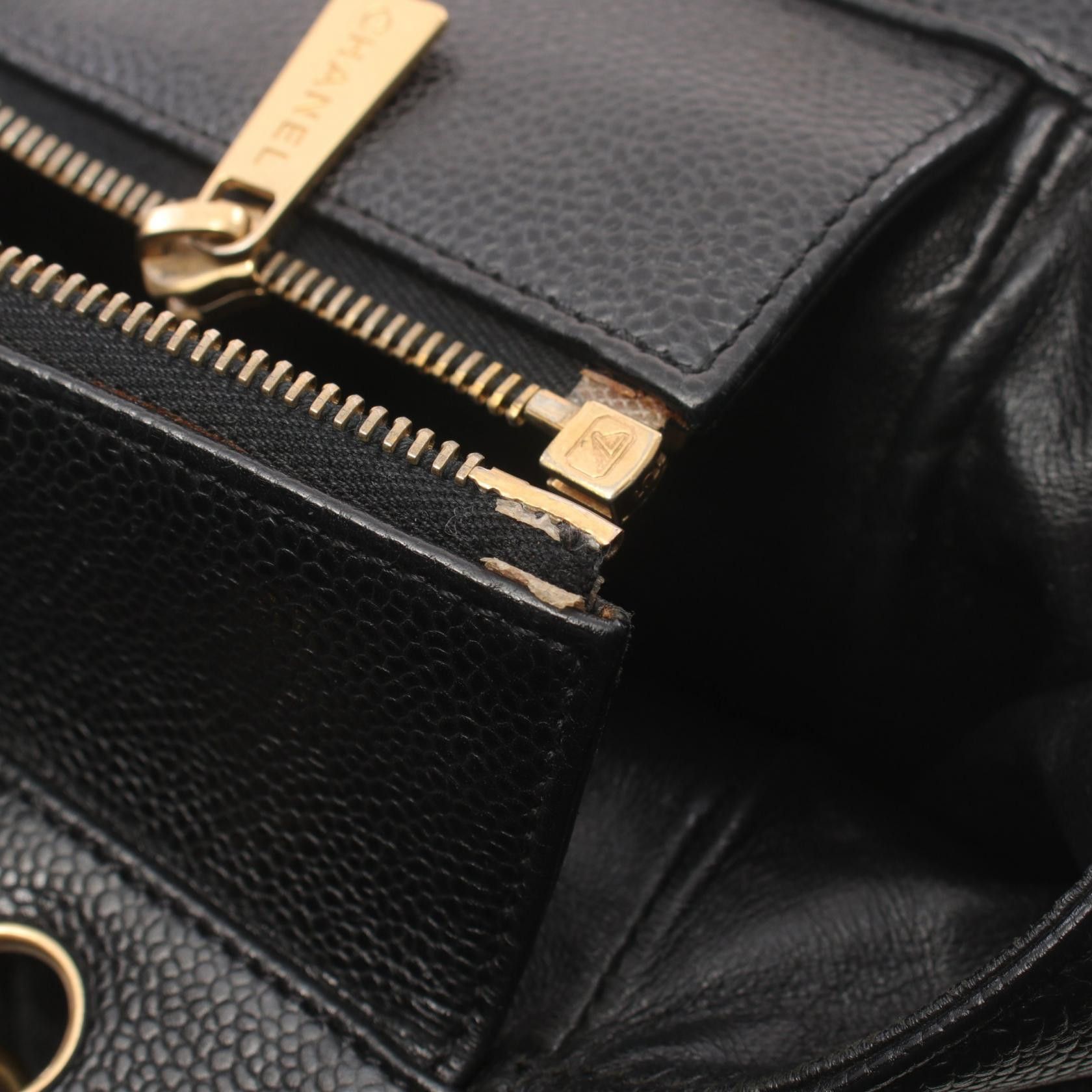 Chanel Chanel Matelasse Chain Shoulder Bag Leather Shoulder Bag A18004 in Very Good Condition Size ONE SIZE - 9 Thumbnail
