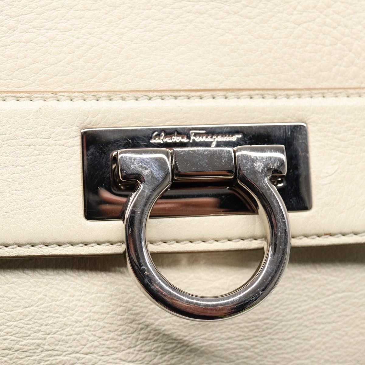 Salvatore Ferragamo Gancini White Leather Handbag (Pre-Owned) Size ONE SIZE - 19 Thumbnail