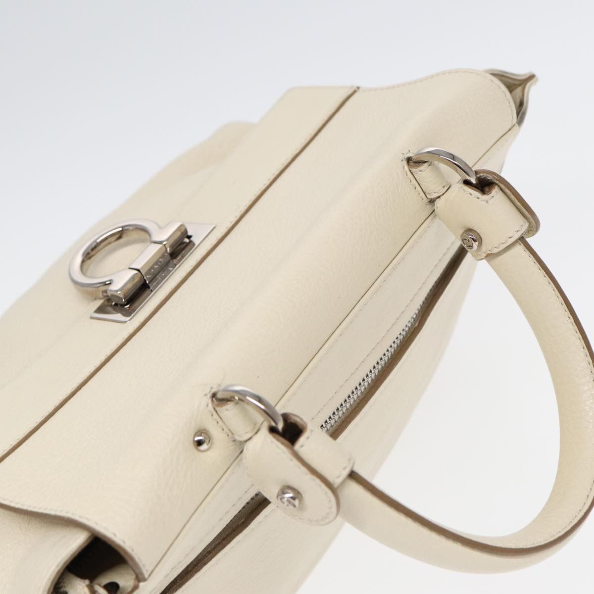 Salvatore Ferragamo Gancini White Leather Handbag (Pre-Owned) Size ONE SIZE - 4 Thumbnail