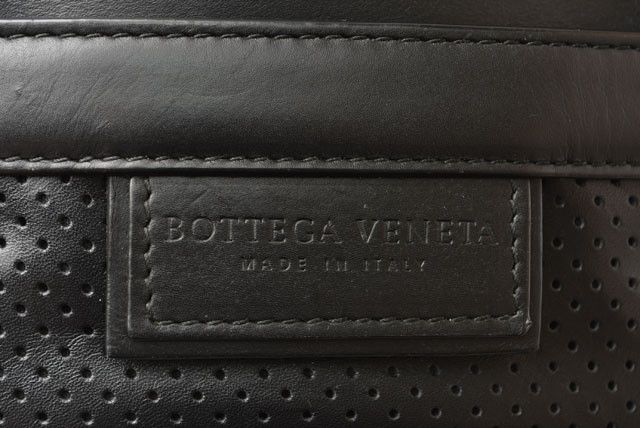 Bottega Veneta Bottega Veneta Bottega Veneta Leather Leggero Punching Shoulder Bag 566753 Leather Crossbody Bag 566753 in Great Condition Size ONE SIZE - 4 Thumbnail
