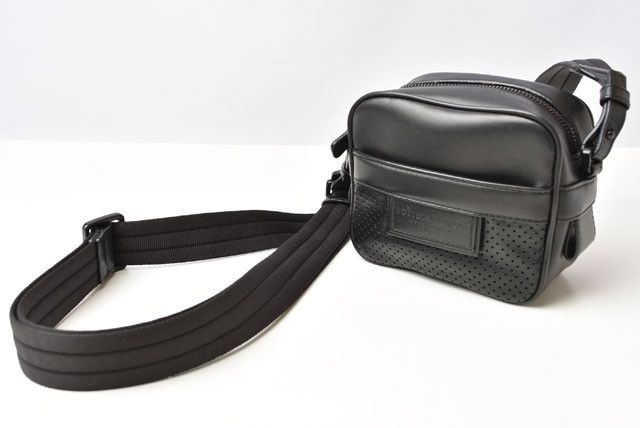 Bottega Veneta Bottega Veneta Bottega Veneta Leather Leggero Punching Shoulder Bag 566753 Leather Crossbody Bag 566753 in Great Condition Size ONE SIZE - 3 Thumbnail