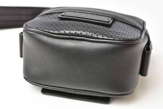 Bottega Veneta Bottega Veneta Bottega Veneta Leather Leggero Punching Shoulder Bag 566753 Leather Crossbody Bag 566753 in Great Condition Size ONE SIZE - 7 Thumbnail