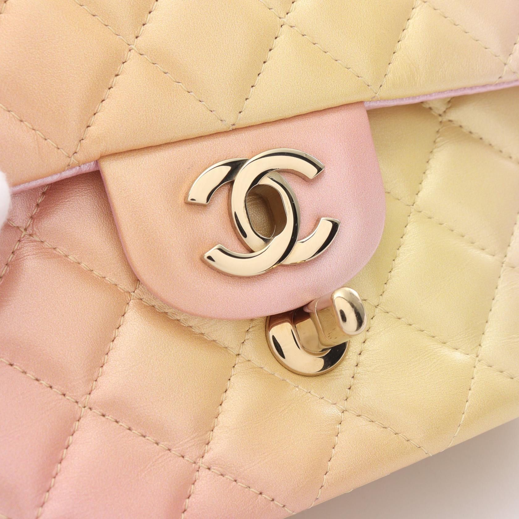 Chanel Chanel Classic Mini Single Flap Bag Leather Shoulder Bag A69900 in Great Condition Size ONE SIZE - 6 Thumbnail