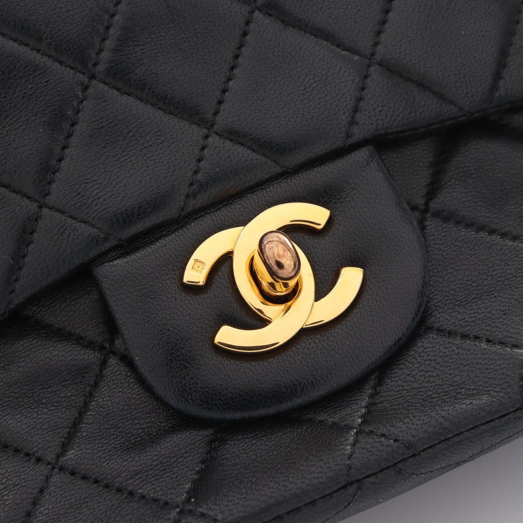 Chanel Chanel Small Classic Double Flap Bag Leather Shoulder Bag A01113 in Very Good Condition Size ONE SIZE - 10 Thumbnail
