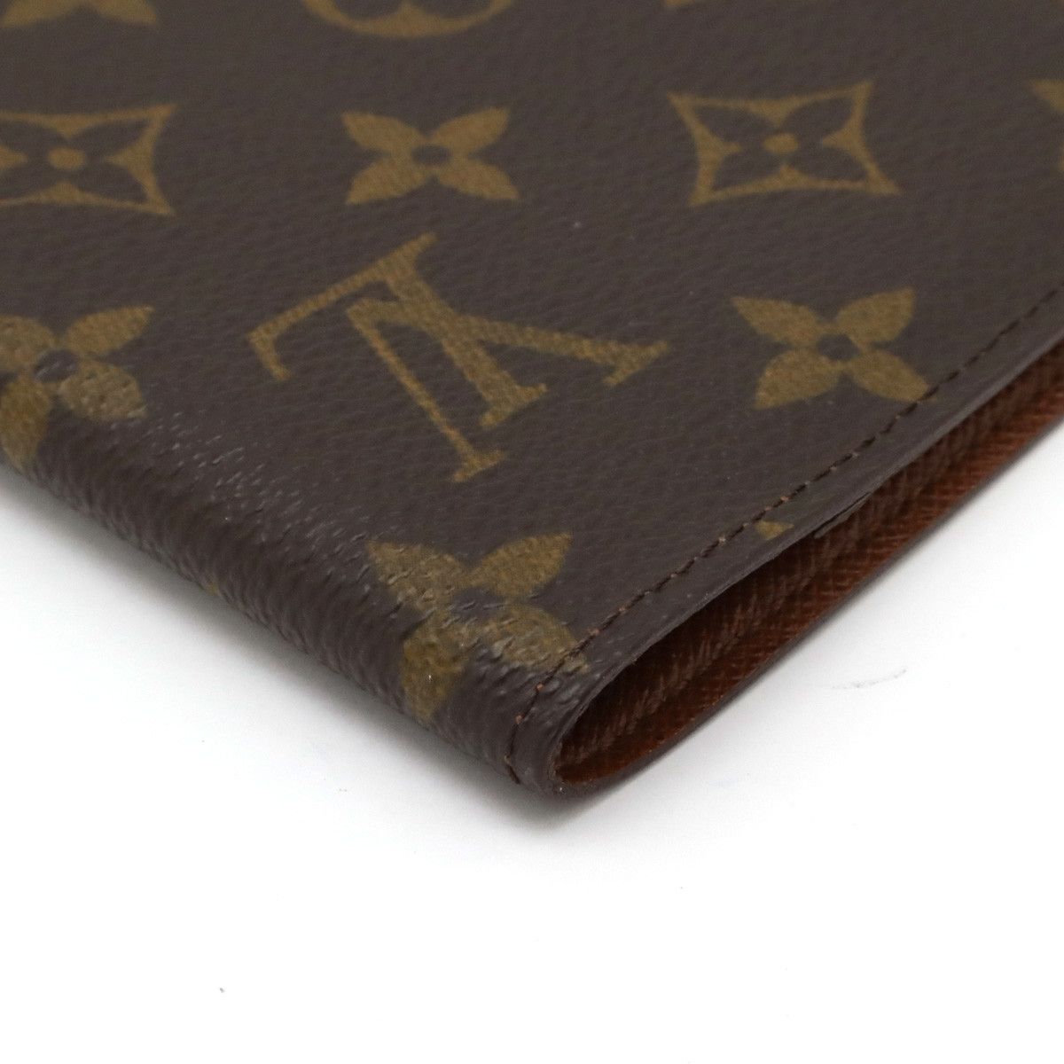 Louis Vuitton Louis Vuitton Louis Vuitton Monogram Passport Cover M60179 Canvas Other M60179 in Very Good Condition Size ONE SIZE - 3 Thumbnail