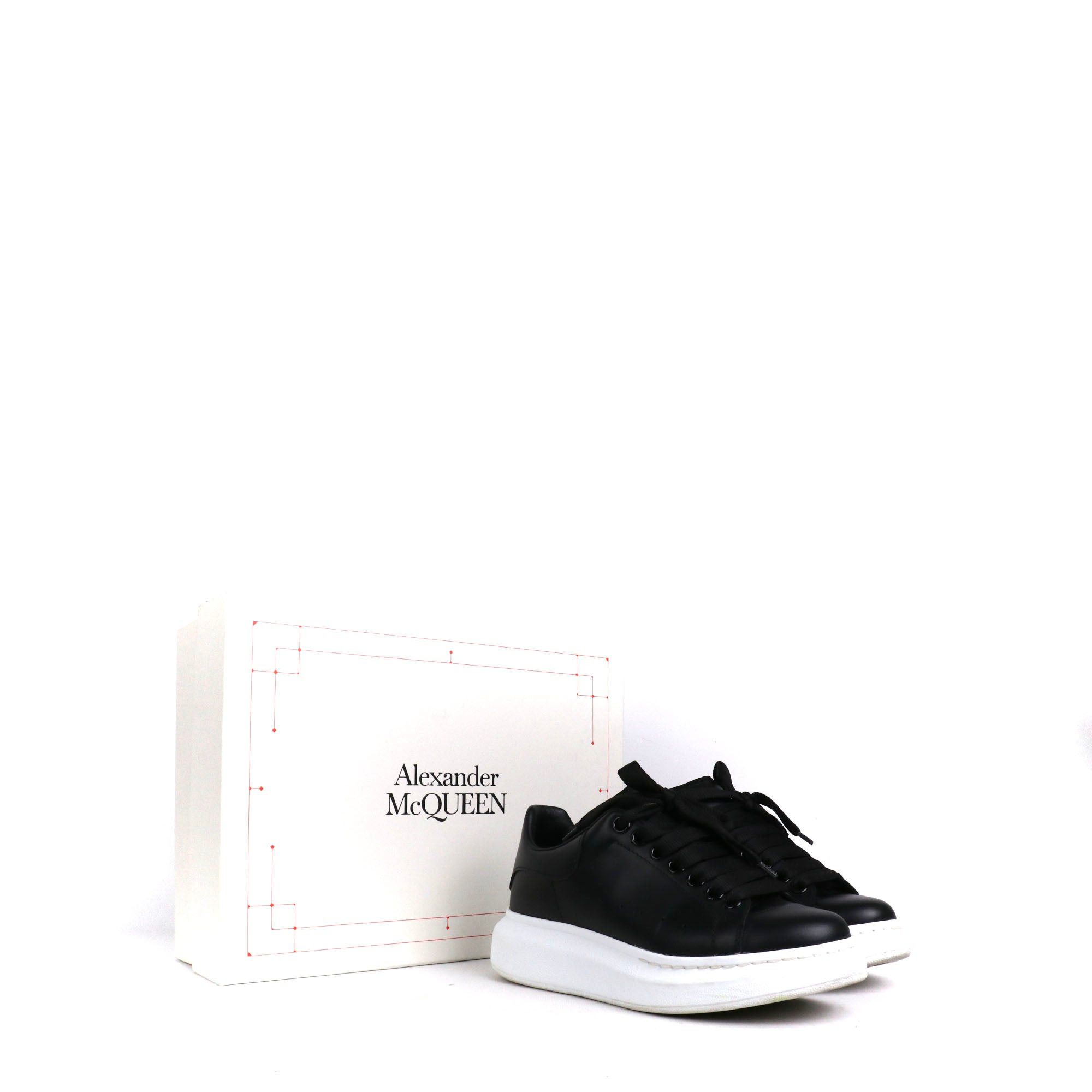 Alexander McQueen ALEXANDER MCQUEEN - Oversized Alexander McQueen sneakers in black leather (T36.5) Size US 5.5 / IT 35.5 - 8 Thumbnail