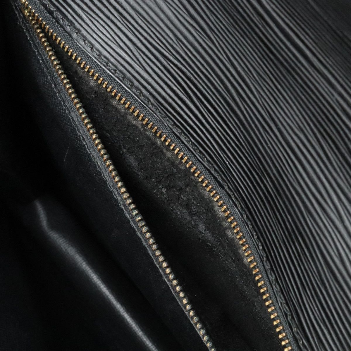 Louis Vuitton Louis Vuitton Louis Vuitton Epi Leather Monceau 2-Way Handbag M52122 Leather Handbag M52122 in Very Good Condition Size ONE SIZE - 5 Thumbnail