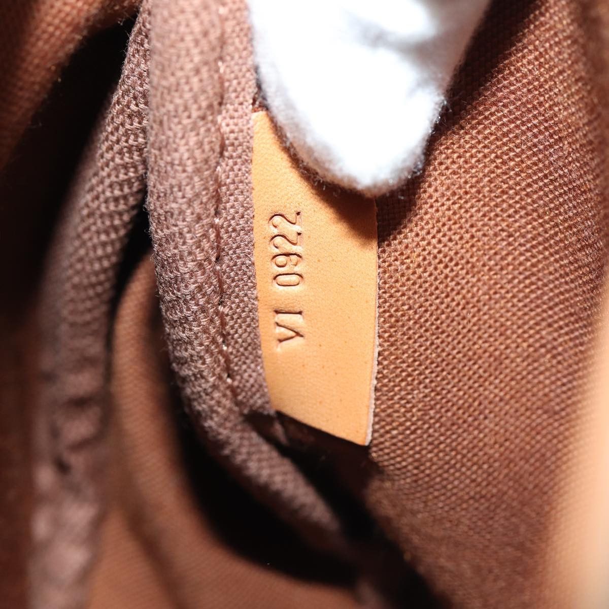 Louis Vuitton Saumur Brown Canvas Shoulder Bag (Pre-Owned) Size ONE SIZE - 6 Thumbnail