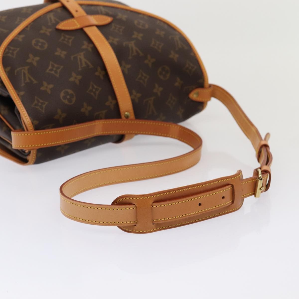 Louis Vuitton Saumur Brown Canvas Shoulder Bag (Pre-Owned) Size ONE SIZE - 4 Thumbnail